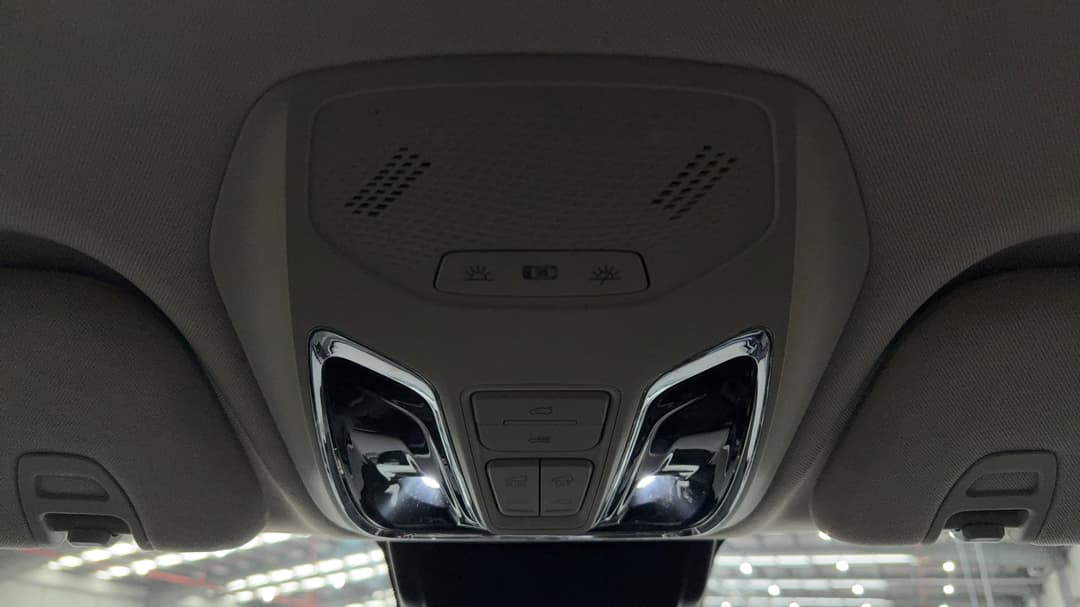 On-Roof Controls/Sunglass holder