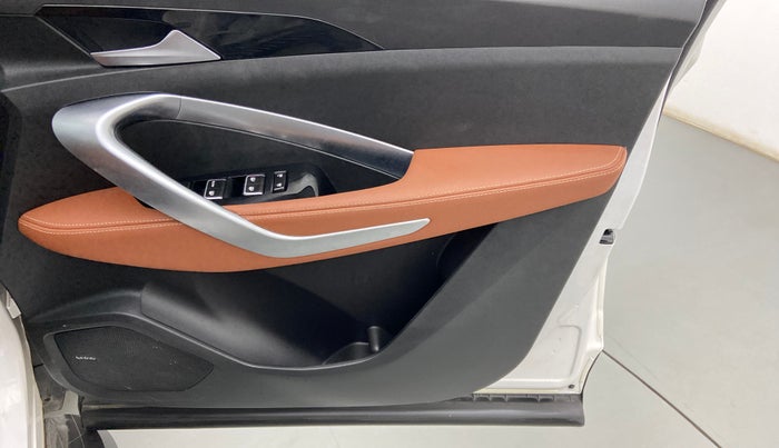 2022 MG HECTOR PLUS SHARP 1.5 PETROL TURBO DCT 6-STR, Petrol, Automatic, 9,866 km, Driver Side Door Panels Control