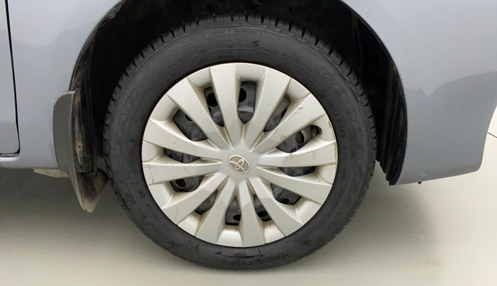 2014 Toyota Etios G, Petrol, Manual, 71,717 km, Right Front Wheel