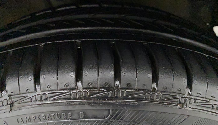 2014 Toyota Etios G, Petrol, Manual, 71,717 km, Left Front Tyre Tread