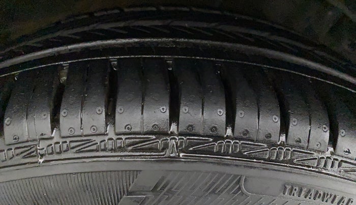 2014 Toyota Etios G, Petrol, Manual, 71,717 km, Right Rear Tyre Tread