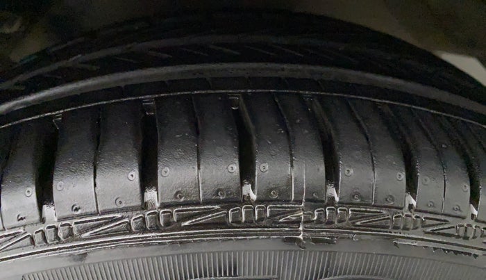 2014 Toyota Etios G, Petrol, Manual, 71,717 km, Left Rear Tyre Tread