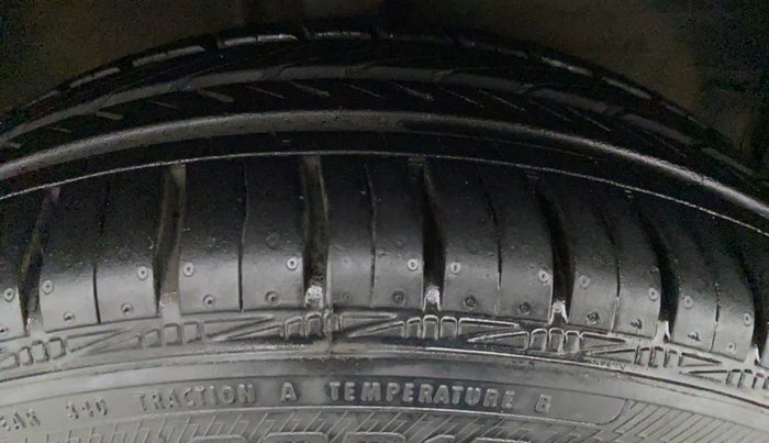 2014 Toyota Etios G, Petrol, Manual, 71,717 km, Right Front Tyre Tread