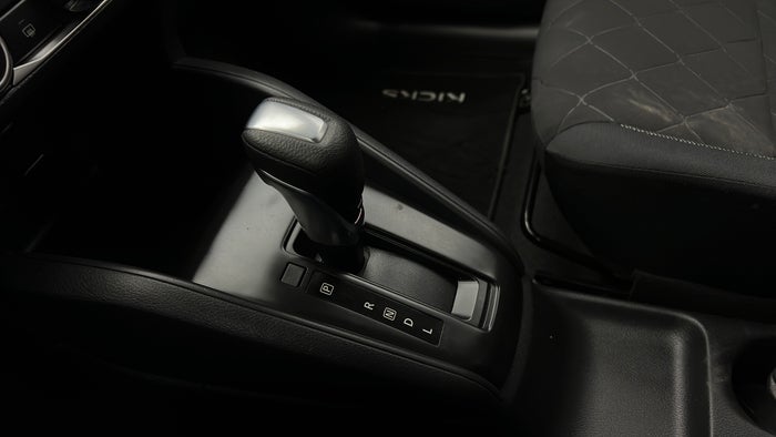 NISSAN KICKS-Gear Lever