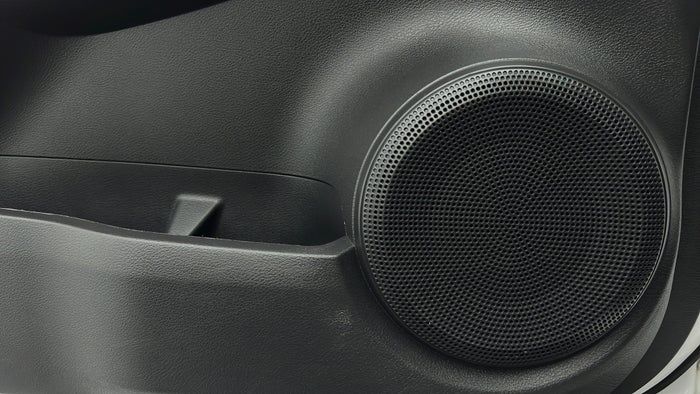 NISSAN KICKS-Speakers