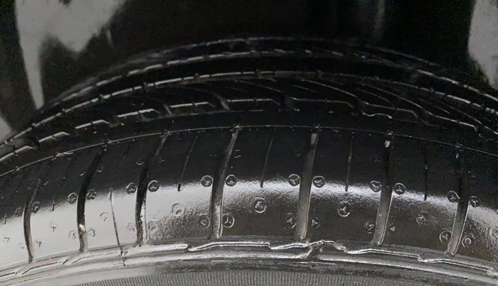 2017 Maruti Ciaz ZDI+ SHVS, Diesel, Manual, 89,086 km, Left Rear Tyre Tread