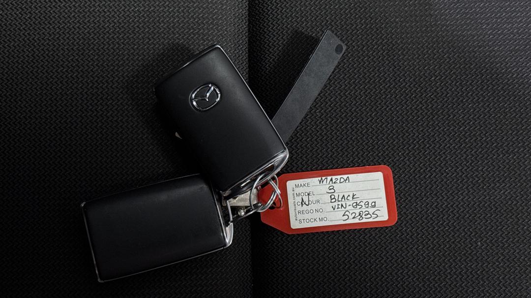 2025 Mazda 3 G20 Pure, Automatic, 9115 km, Key Close-up