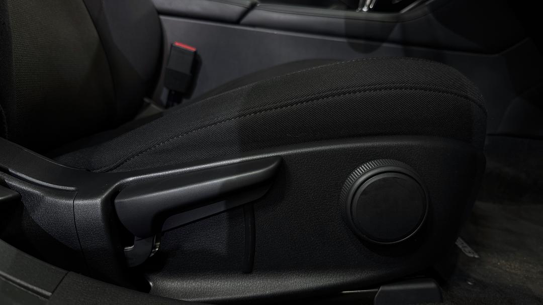 2025 Mazda 3 G20 Pure, Automatic, 9115 km, Drivers Side Adjustment Panel