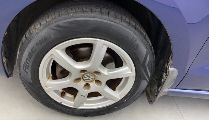 2014 Volkswagen Vento HIGHLINE 1.6 MPI, Petrol, Manual, 71,053 km, Left Front Wheel