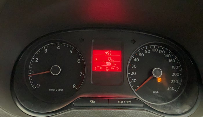 2014 Volkswagen Vento HIGHLINE 1.6 MPI, Petrol, Manual, 71,053 km, Odometer Image