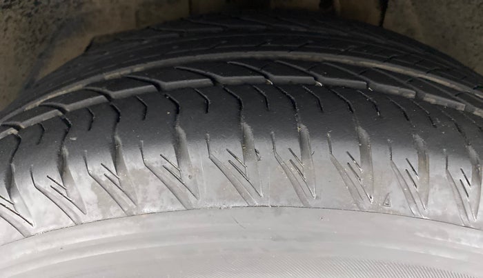 2020 Mahindra XUV500 W11 (O) AT, Diesel, Automatic, 13,720 km, Left Front Tyre Tread