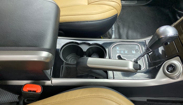 2020 Mahindra XUV500 W11 (O) AT, Diesel, Automatic, 13,720 km, Gear Lever