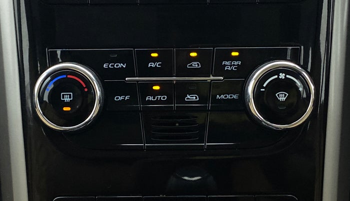 2020 Mahindra XUV500 W11 (O) AT, Diesel, Automatic, 13,720 km, Automatic Climate Control