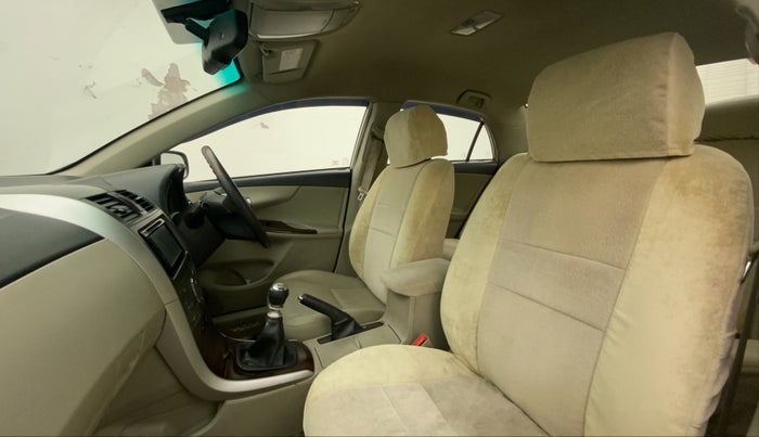 2013 Toyota Corolla Altis GL PETROL, Petrol, Manual, 70,812 km, Right Side Front Door Cabin