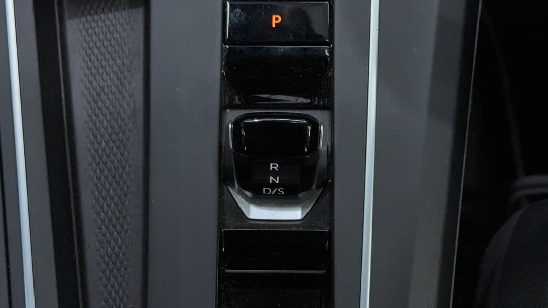 2021 Volkswagen Golf 110tsi, Automatic, 44124 km, Gear Lever 