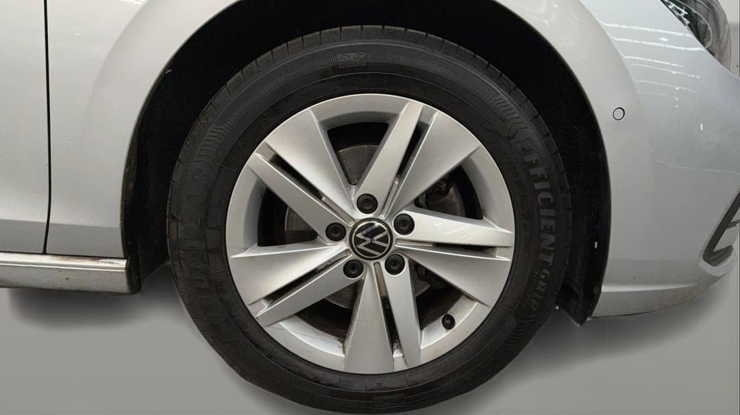 2021 Volkswagen Golf 110tsi, Automatic, 44124 km, Right Front Wheel