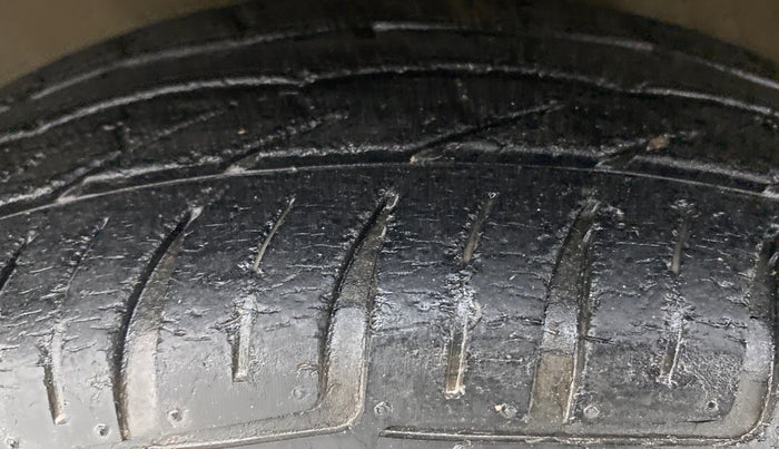 2012 Maruti Alto K10 VXI P, Petrol, Manual, 34,579 km, Left Front Tyre Tread