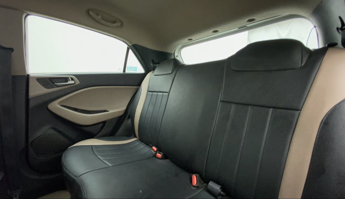 2014 Hyundai Elite i20 MAGNA 1.2, Petrol, Manual, 67,856 km, Right Side Rear Door Cabin