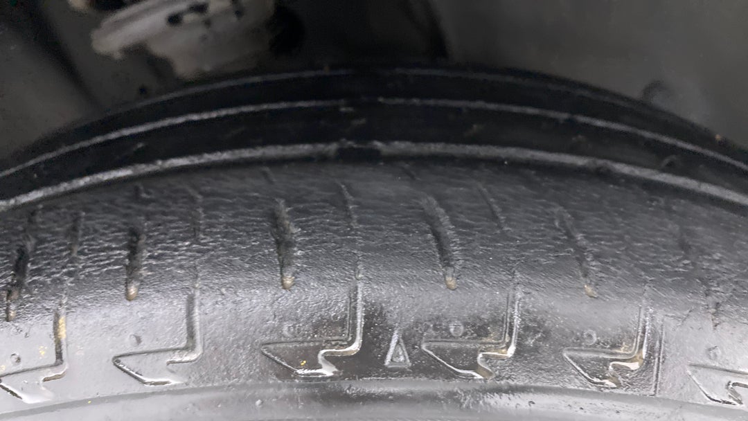 Right Front Tyre Tread