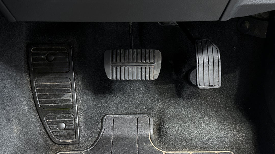 2024 Subaru Forester 2.5i (AWD), Automatic, 39202 km, Pedals and Footmat