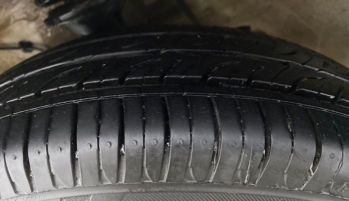 2019 Maruti Alto LXI CNG, CNG, Manual, 75,289 km, Left Front Tyre Tread