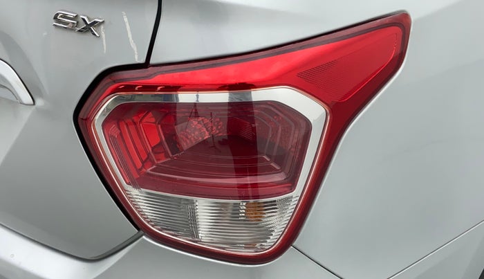 2015 Hyundai Xcent SX AT 1.2 (O), Petrol, Automatic, 52,881 km, Right tail light - Minor damage