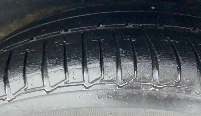 2015 Hyundai Xcent SX AT 1.2 (O), Petrol, Automatic, 52,881 km, Left Rear Tyre Tread