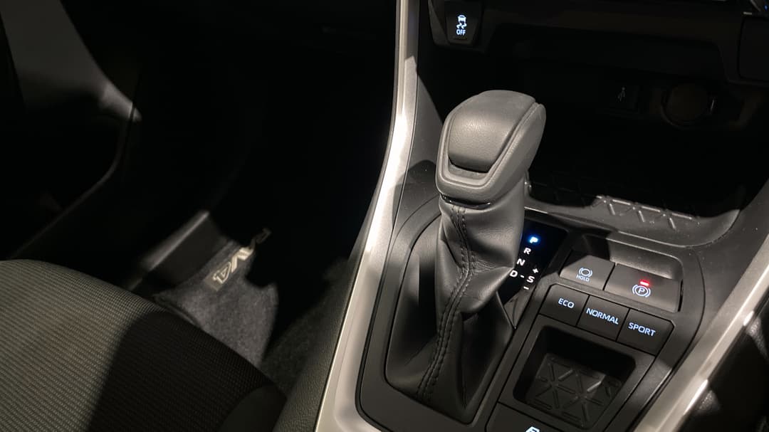 2022 Toyota RAV4 Gx (2WD) Hybrid, Automatic, 24671 km, Gear Lever 