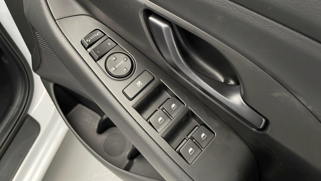 2020 Hyundai i30 N Line, Automatic, 19140 km, Drivers Side Door Panel Controls