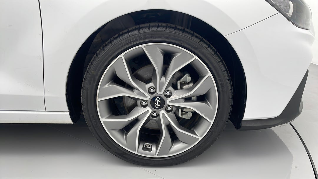 2020 Hyundai i30 N Line, Automatic, 19140 km, Right Front Wheel