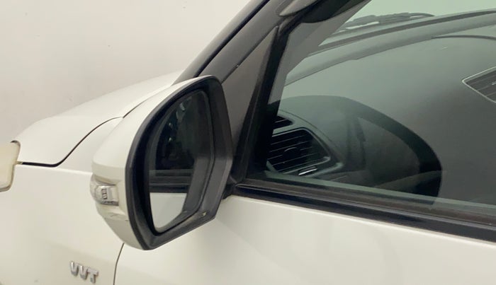 2015 Maruti Swift VXI, Petrol, Manual, 65,318 km, Left rear-view mirror - Folding motor not working