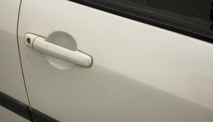 2015 Maruti Swift VXI, Petrol, Manual, 65,318 km, Driver-side door - Minor scratches