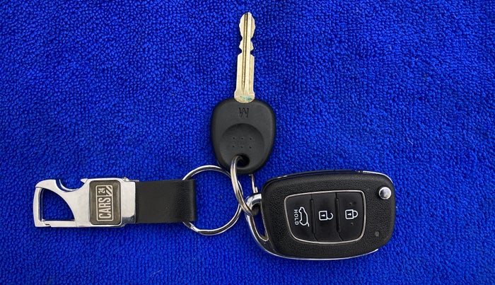 2017 Hyundai Elite i20 ASTA 1.2 DUAL TONE, Petrol, Manual, 38,685 km, Key Close Up