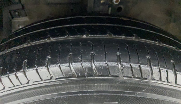 2012 Maruti Swift VDI, Diesel, Manual, 95,549 km, Left Front Tyre Tread