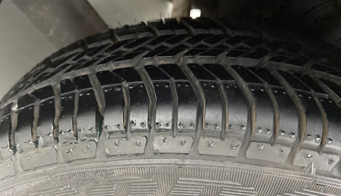 2015 Hyundai Eon MAGNA PLUS, Petrol, Manual, 46,052 km, Left Rear Tyre Tread