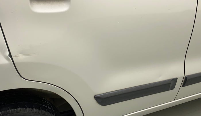2017 Maruti Wagon R 1.0 LXI, Petrol, Manual, 79,416 km, Right rear door - Minor scratches