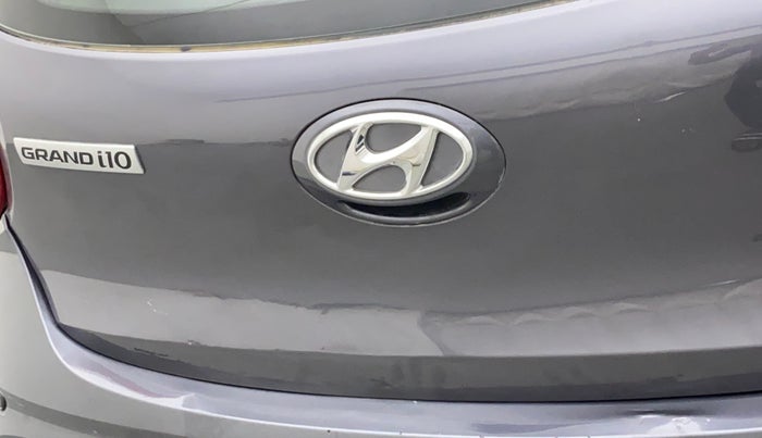2019 Hyundai Grand i10 MAGNA AT 1.2 KAPPA VTVT, Petrol, Automatic, 52,929 km, Dicky (Boot door) - Minor scratches