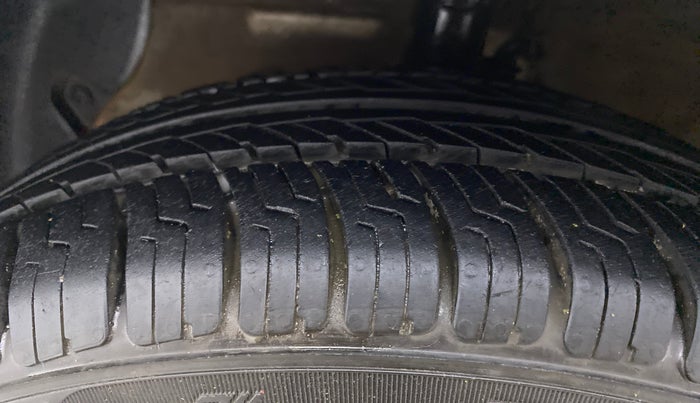 2017 Hyundai Xcent SX 1.1 CRDI, Diesel, Manual, 95,092 km, Left Front Tyre Tread