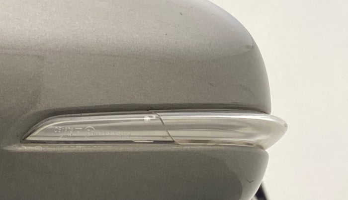 2019 Maruti Ertiga ZXI SMART HYBRID AT, Petrol, Automatic, 34,752 km, Left rear-view mirror - Indicator light has minor damage