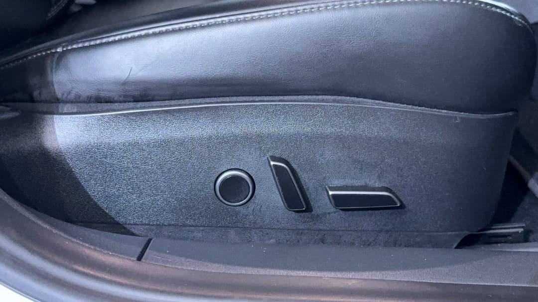 2022 Tesla Model 3 Rear-wheel Drive, Automatic, 81921 km, Drivers Side Adjustment Panel