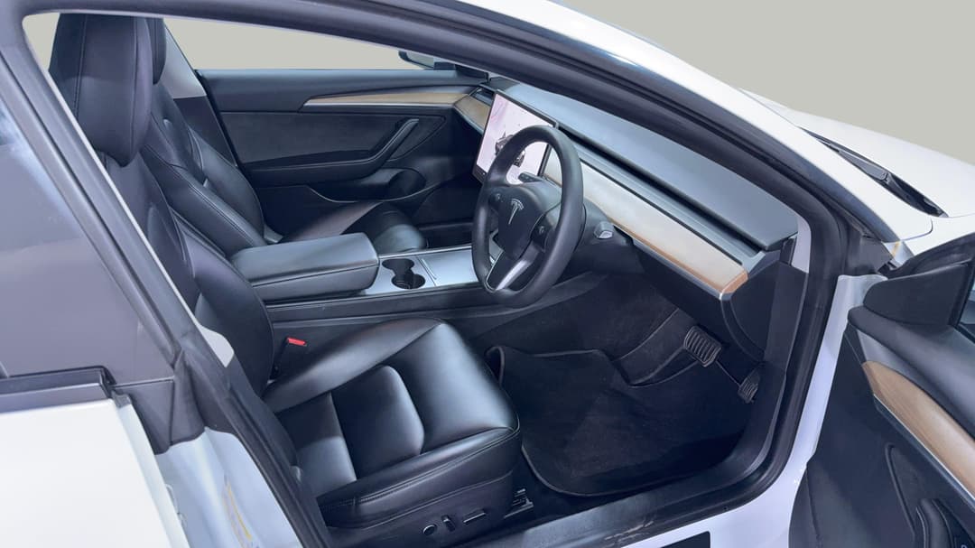 2022 Tesla Model 3 Rear-wheel Drive, Automatic, 81921 km, Right Side Front Door Cabin View