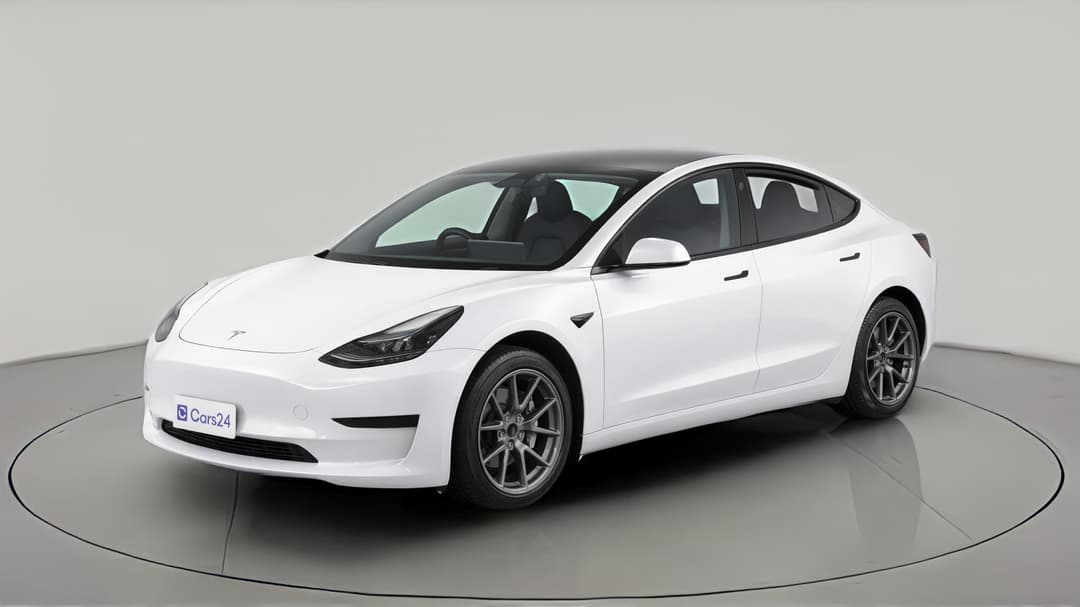 2022 Tesla Model 3 Rear-wheel Drive, Automatic, 81921 km, Left Front Diagonal (45- Degree) View