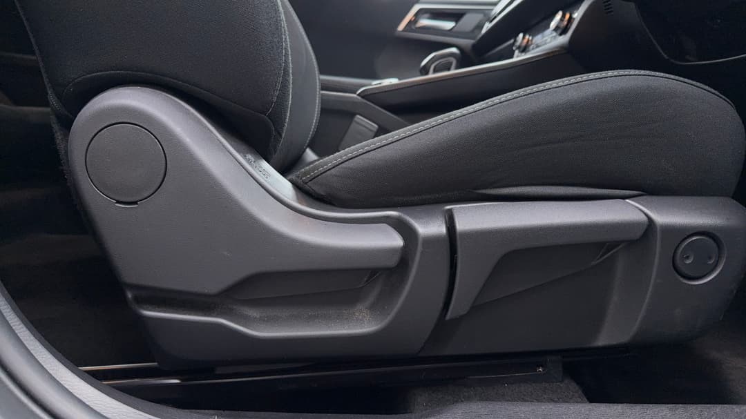 2024 Mitsubishi Outlander Ls 7 Seat (2WD), Automatic, 60619 km, Drivers Side Adjustment Panel