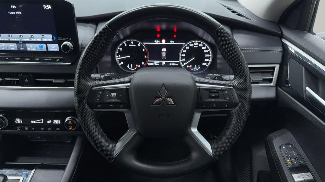 2024 Mitsubishi Outlander Ls 7 Seat (2WD), Automatic, 60619 km, Steering Wheel Close-up
