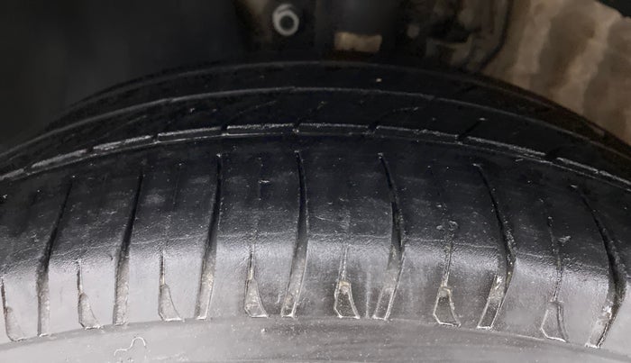 2017 Skoda Rapid AMBITION 1.5 TDI, Diesel, Manual, 63,702 km, Left Front Tyre Tread