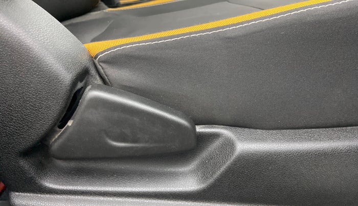 2022 Renault Kwid CLIMBER MT 1.0, Petrol, Manual, 18,233 km, Driver Side Adjustment Panel