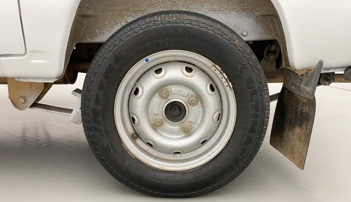 2016 Maruti Omni 5 STR, Petrol, Manual, 17,602 km, Left Rear Wheel