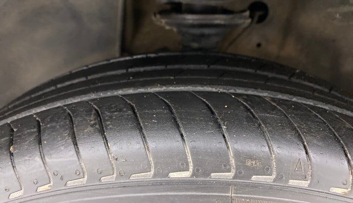 2017 Maruti IGNIS ALPHA 1.2 DUAL TONE, Petrol, Manual, 70,308 km, Left Front Tyre Tread