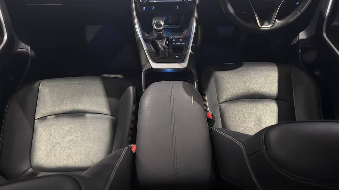 2021 Toyota RAV4 Cruiser (2WD) Hybrid, Automatic, 103470 km, Center Console