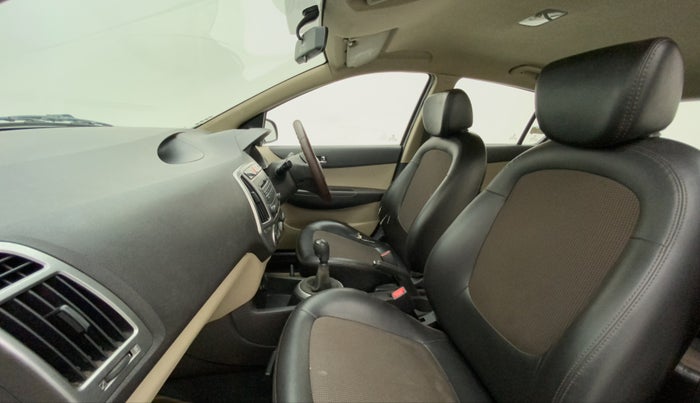 2013 Hyundai i20 MAGNA 1.4 CRDI, Diesel, Manual, 67,939 km, Right Side Front Door Cabin